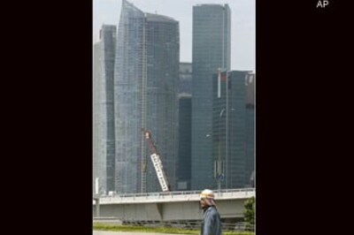 Singapore unveils $13.6 billion stimulus package