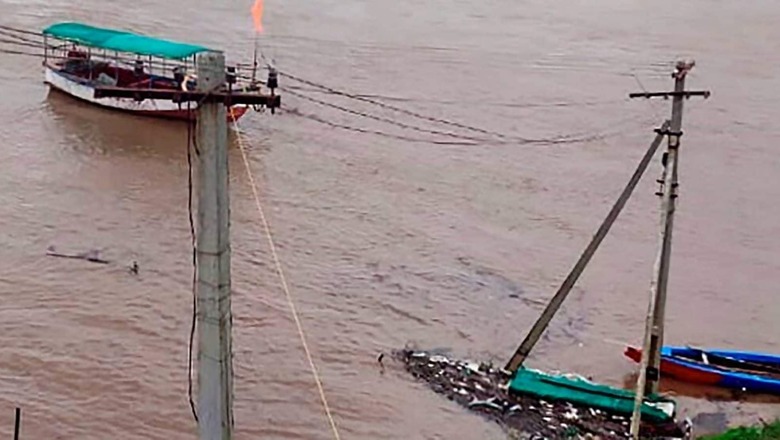 Maha: Heavy Nashik Rains Submerge River Bed Temples; Water Discharged from Dams as Stocks Rise