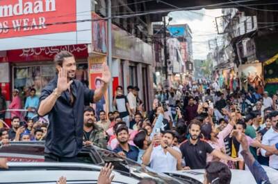 Vidyut Jammwal Gets Mobbed in Hyderabad During Khuda Haafiz Chapter 2 Agni Pariksha Promotions