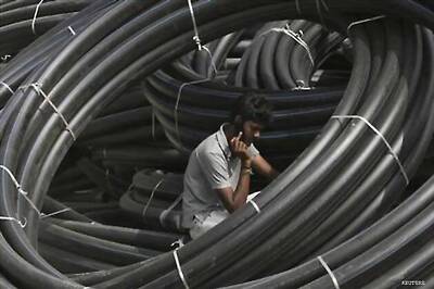 India allows 4G airwave holders to offer voice service