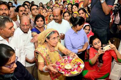 PM Narendra Modi's Wife Jashodaben Visits Temple in Hyderabad