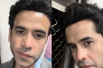 Tusshar Kapoor Takes Local Train To Beat Mumbai Traffic, Shares A Video: '1st Class Seat Li Hai'