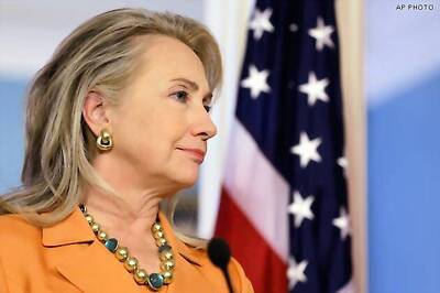 Hillary Clinton in Iowa stirs 2016 speculation