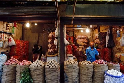 India August Inflation Seen at 5-Month High on Rising Food Costs