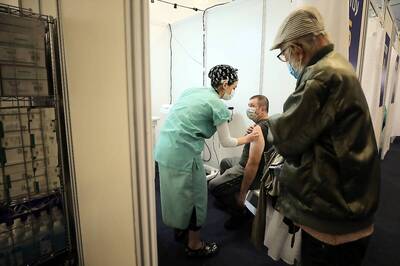 Most US Covid-19 Vaccines Go Idle As New York, Florida Move To Penalize Hospitals