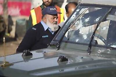 7 die in bomb attack near air force complex in Pak