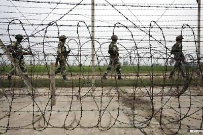 Pakistan Army violates ceasefire along LoC