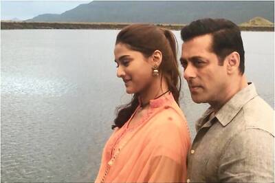 Salman Khan's Dabangg 3 Co-Star Saiee Manjrekar is Unrecognisable in This Throwback Pic With Him