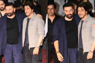 SRK, Sunny Deol Make a 1st Joint Appearance Since Patch Up at Gadar 2 Success Party; Video Goes Viral