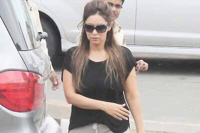 Snapshot: Gauri Khan and Aryan Khan spotted at the funeral of Shah Rukh Khan's spot boy, Subhash Dada