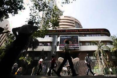 Sensex up 61 points as weakening rupee boosts software stocks