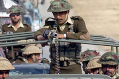 Blast in Pakistan, 10 cops dead