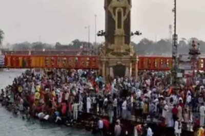 Covid Norms Go For a Toss in Haridwar as People Perform Rituals For Ancestors