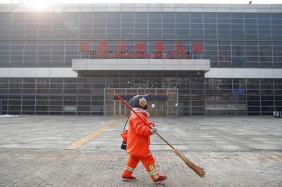More Chinese Cities Shut Down as Virus Death Toll Rises