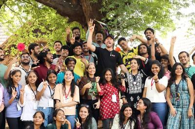 South African Cricketer AB de Villiers Visits Make A Difference NGO Volunteers and Beneficiaries in Mumbai