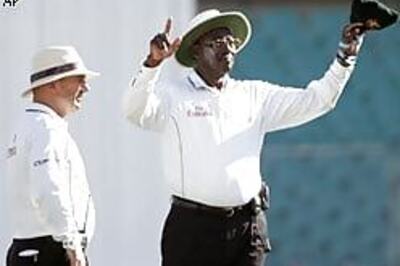 Umpires bowl out India in Sydney Test