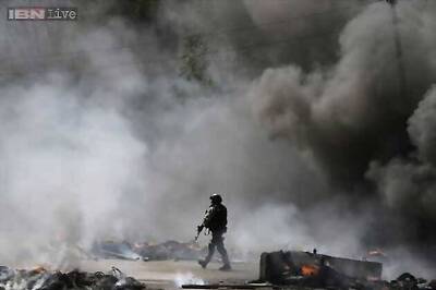 Ukraine forces kill up to five rebels, Russia starts drill near border