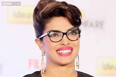 I can romance anybody, why just SRK, asks Priyanka Chopra