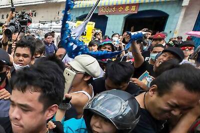 Anti-government Protesters In Thailand Tussle With Police