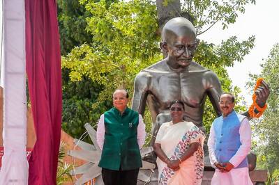 President Murmu Unveils 12-foot Statue of Mahatma Gandhi at Rajghat