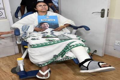 Injured Mamata Back on Her Feet, Sings National Anthem as Campaigning Ends in Nandigram