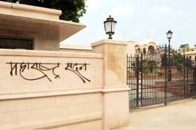 Maharashtra Sadan Official Misbehaves with 'Army Jawans', Relieved of Duties after Video Footage Emerges