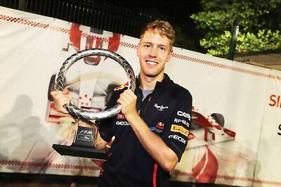 Red Bull's Sebastian Vettel wins Singapore GP