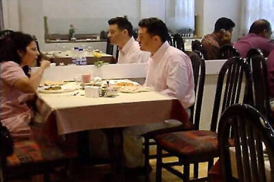 Mumbai eateries go on strike against new service tax