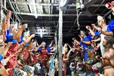 Digital Era Transforms Durga Puja Crowd in Kolkata. Kumartuli, With UNESCO Tag, Now Sees More Vloggers, YouTubers