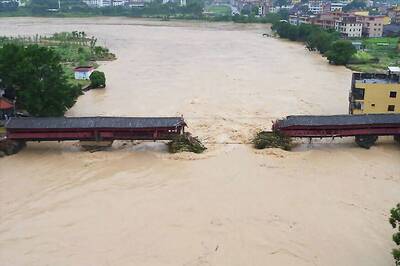 Typhoon Meranti Rips Through China, Kills 28
