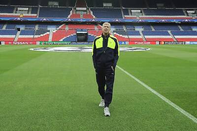 Arsene Wenger Eyes European Improvement as Arsenal Face PSG