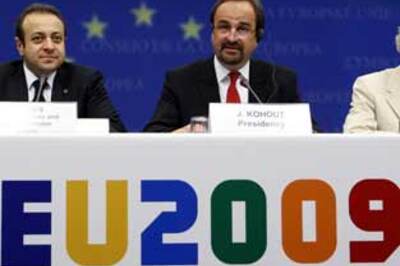 EU warns of collapsing Pakistan, upbeat about India ties