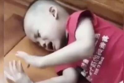 Video Of A Kid Scrolling Videos In Sleep Goes Viral, Netizens Call It 'Lazy Parenting'