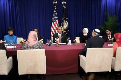 Barack Obama visits US mosque, interacts with community leaders