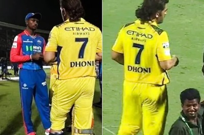MS Dhoni in Pain? Ex-CSK Captain Spotted Limping with Ice Pack Around His Leg in Vizag - WATCH