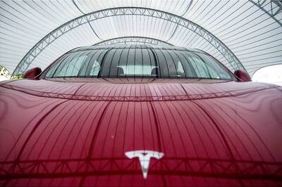 Tesla Finally Halts Production at Plant Due to Coronavirus Ending Standoff With Authorities