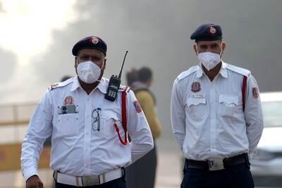 Cold Conditions Tighten Grip Over Delhi, AQI Slips to Severe Category