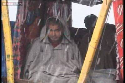 Heavy rains, snowfall in Valley; Jammu-Srinagar highway closed