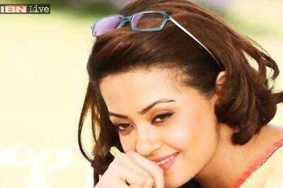 Surveen Chawla not been offered any 'Jazbaa' song
