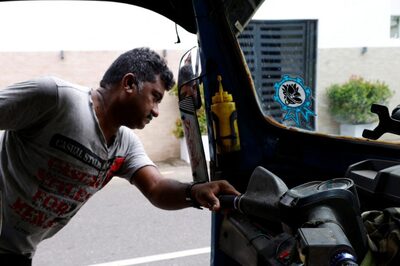 Sri Lanka Slaps Taxes on Fuel, Mobiles on New Year to Raise Revenue ahead of Foreign Debt Deal