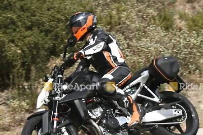 2024 KTM Duke 990 Spotted Testing with Minimal Camouflage, Hints at High-Performance Upgrade