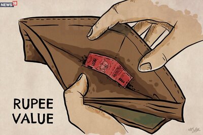 Rupee Tumbles 53 Paise to 70.21 Against USD on Crude Woes