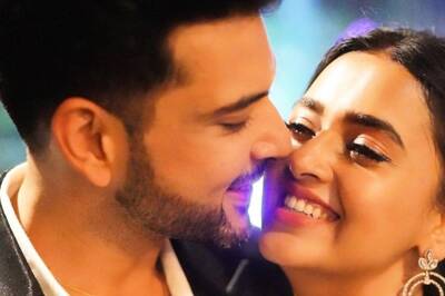 Karan Kundrra Talks About Balance In His and Tejasswi's Relationship, Says 'She Knows How To Handle Me'