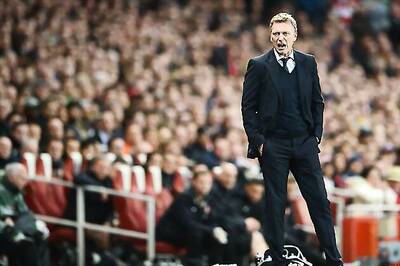 Manchester United are vulnerable, says Stoke manager Hughes