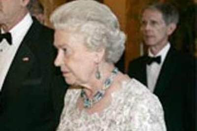 Queen alarmed as swine flu reaches Buckingham Palace