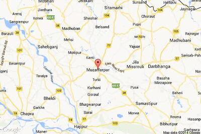 Police catch two people carrying Rs 6.36 lakh, cash seized