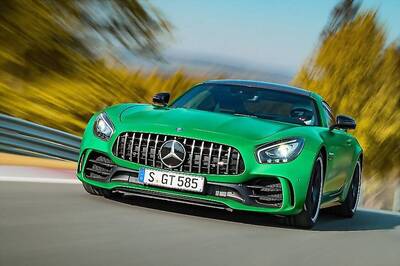 2019 Mercedes-AMG GT R Roadster to Get a Drop-Top Version