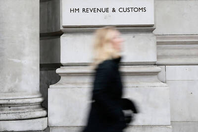 'Alien Sightings No Excuse for Filing Tax Return Late': UK Revenue Dept Fights Bizarre Claims