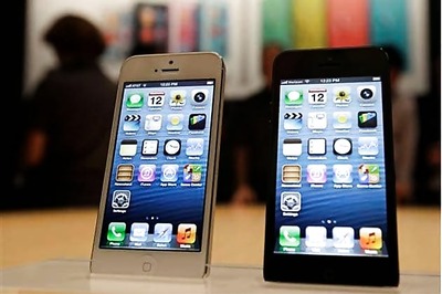 Samsung, Apple seen pulling ahead in smartphone race