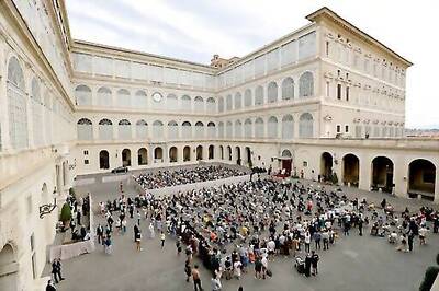 Binoche, Other French Environmentalists Get Pope's Backing